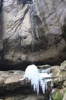 Wasserfall über Gautschgrotte