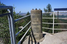 Vermessungssäule